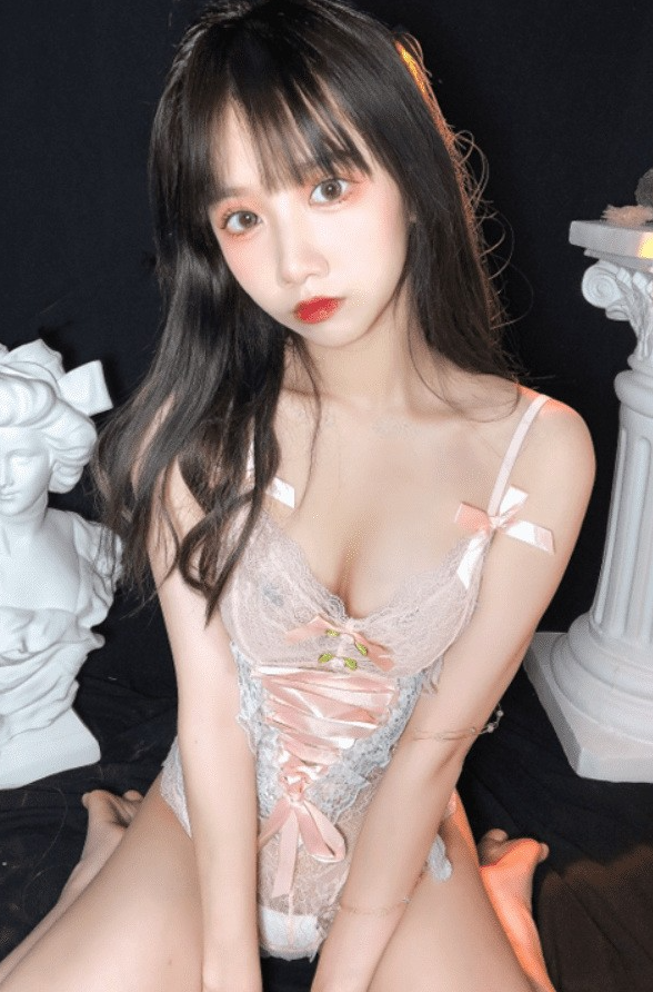 惊艳!《果咩酱w》写真曝光,教你看懂宅男心中的完美女友形象!