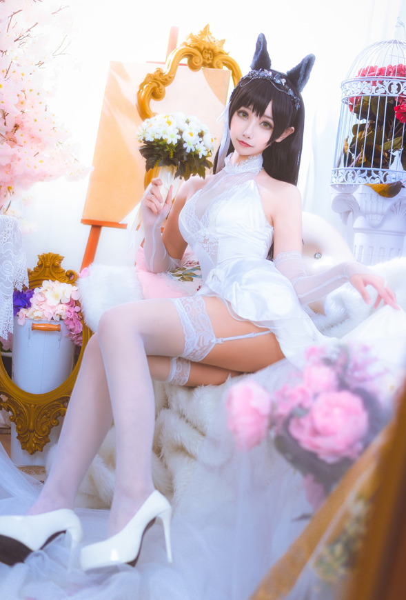 《Momoko葵葵》创造出既真实又富有想象力的写真作品!