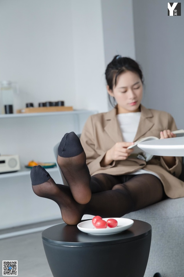 《IESS异思趣向  小小》优雅职场与私密幻想的结合！