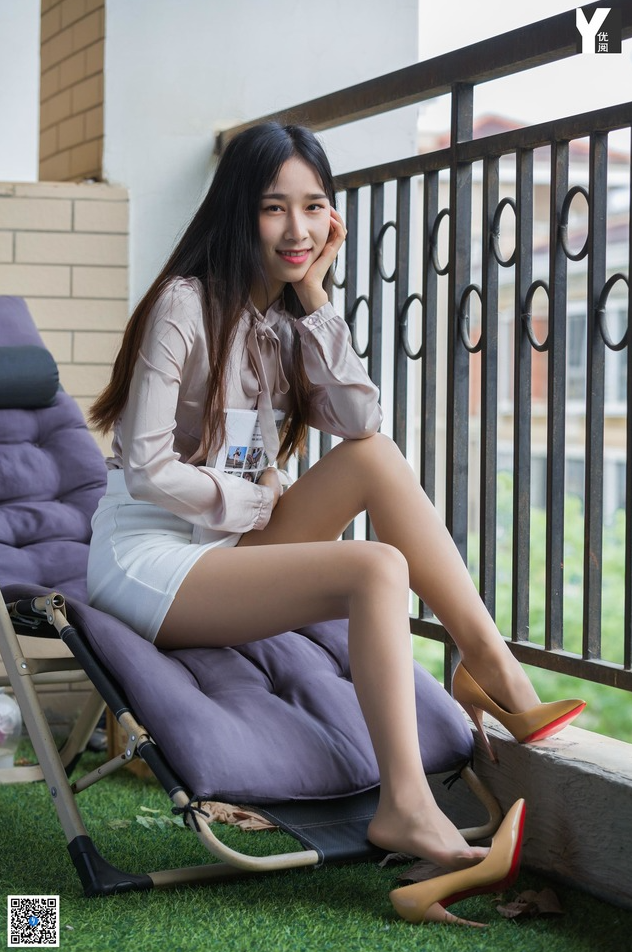 《IESS异思趣向 美子》她的腿和笑容你都无法拒绝!