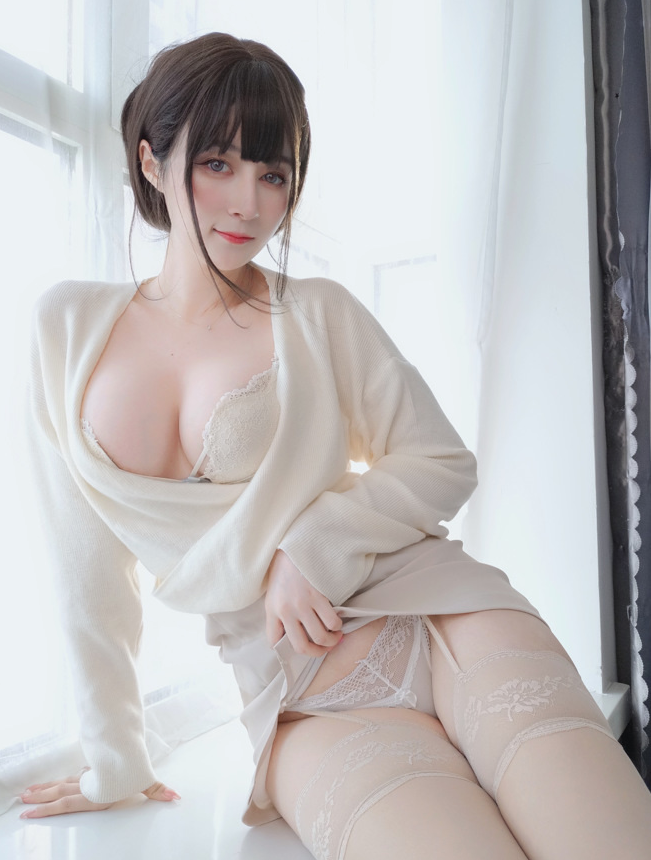 《白银81》高清写真合集,从慵懒少女到职场女神都不容错过