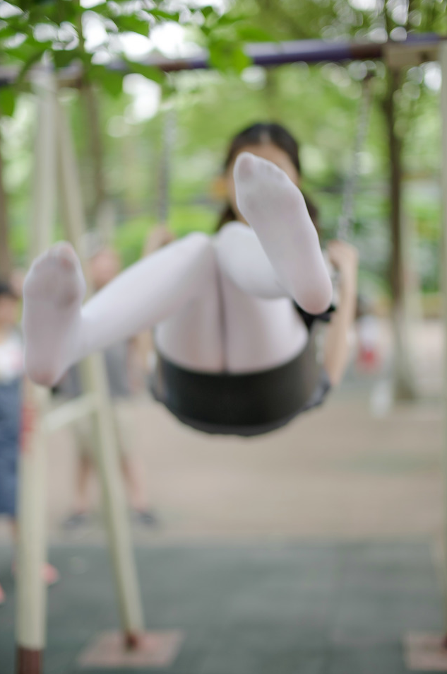 《森萝财团 白丝妹妹游园》可爱妹子最能萌化你!