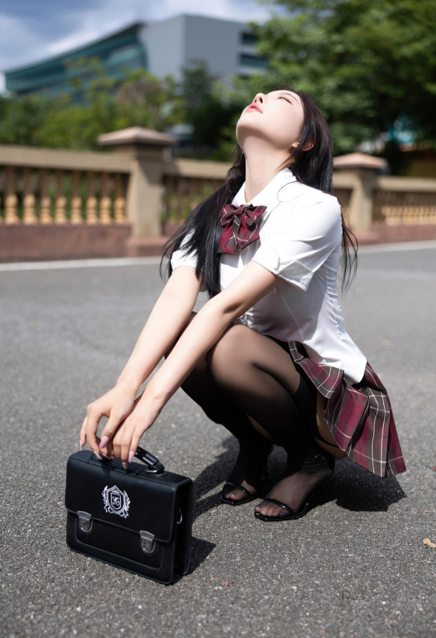 《杨晨晨》写真风格分析，从日常空间到主题造型的视觉语言！