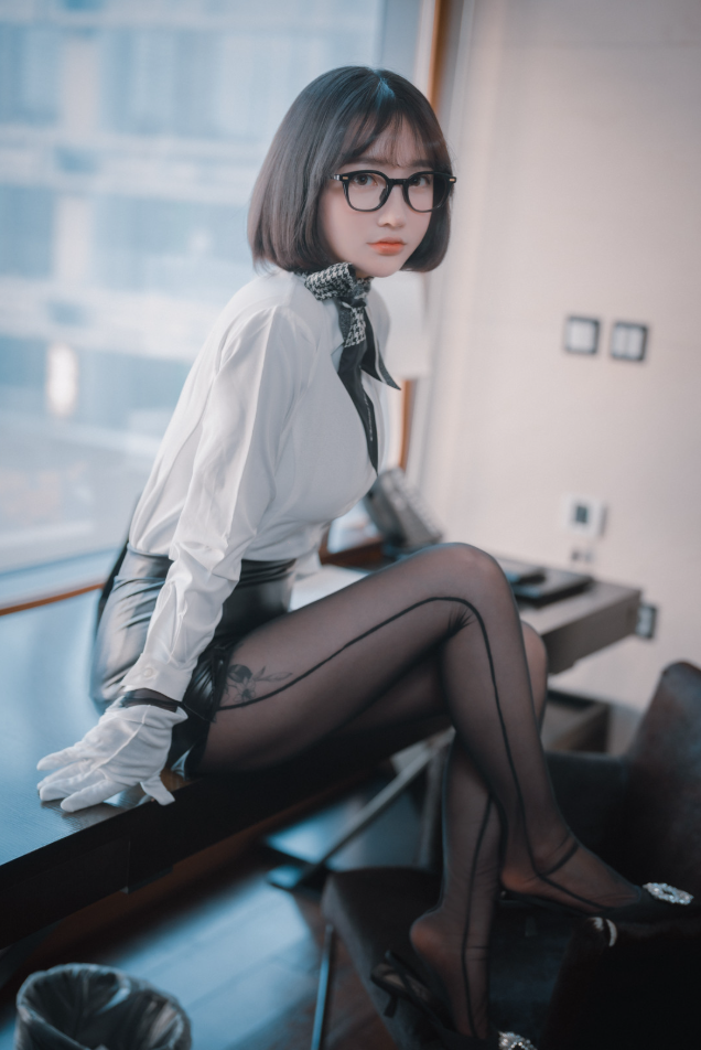 《孫樂樂》韩国模特写真全集推荐，首尔出身的1997年收藏级作品欣赏！