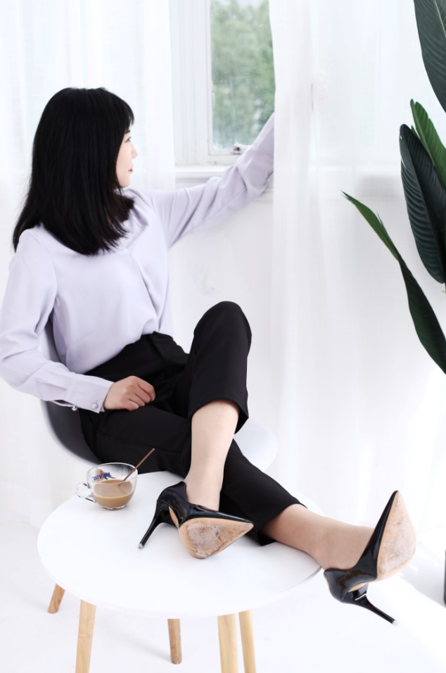 《奈丝 刀刀》写真资源图集，刀刀演绎室内光影下的安静表达！