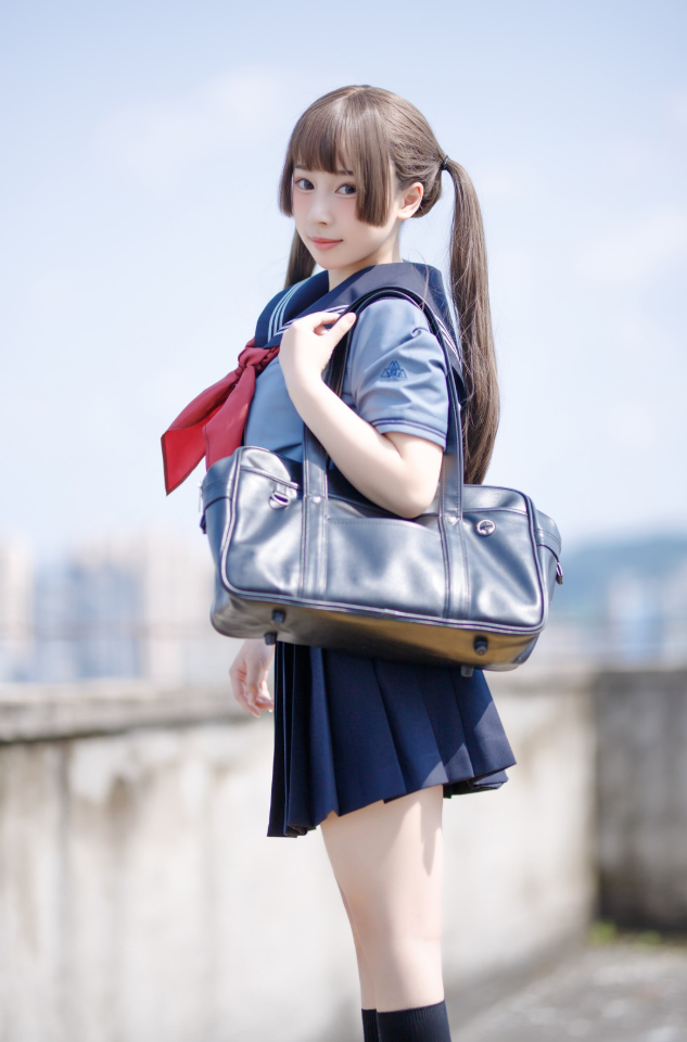 《胡桃猫Kurumineko》写真作品精选，校服造型与节日主题风格整合！