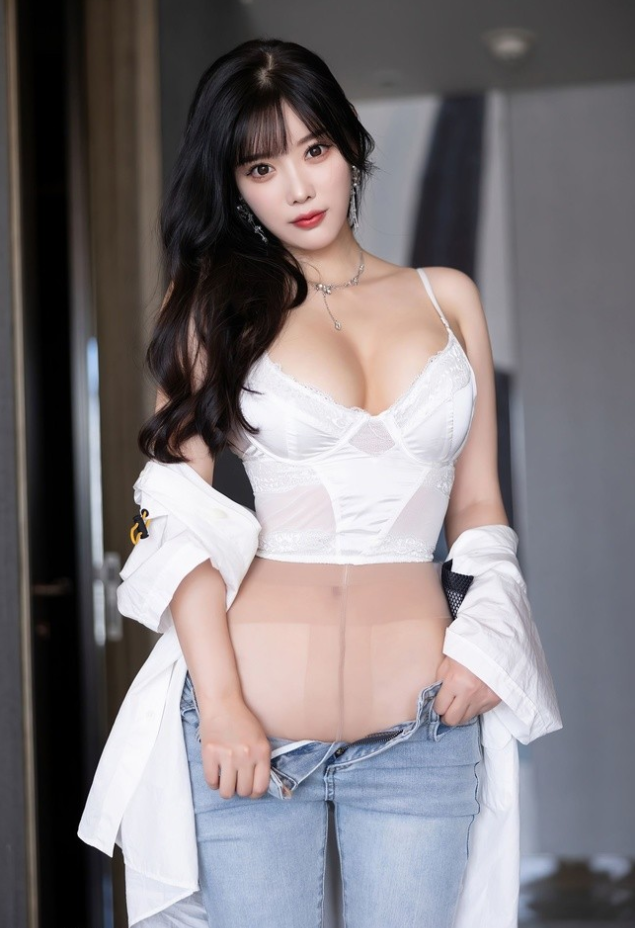 《杨晨晨》写真风格分析,从日常空间到主题造型的视觉语言!