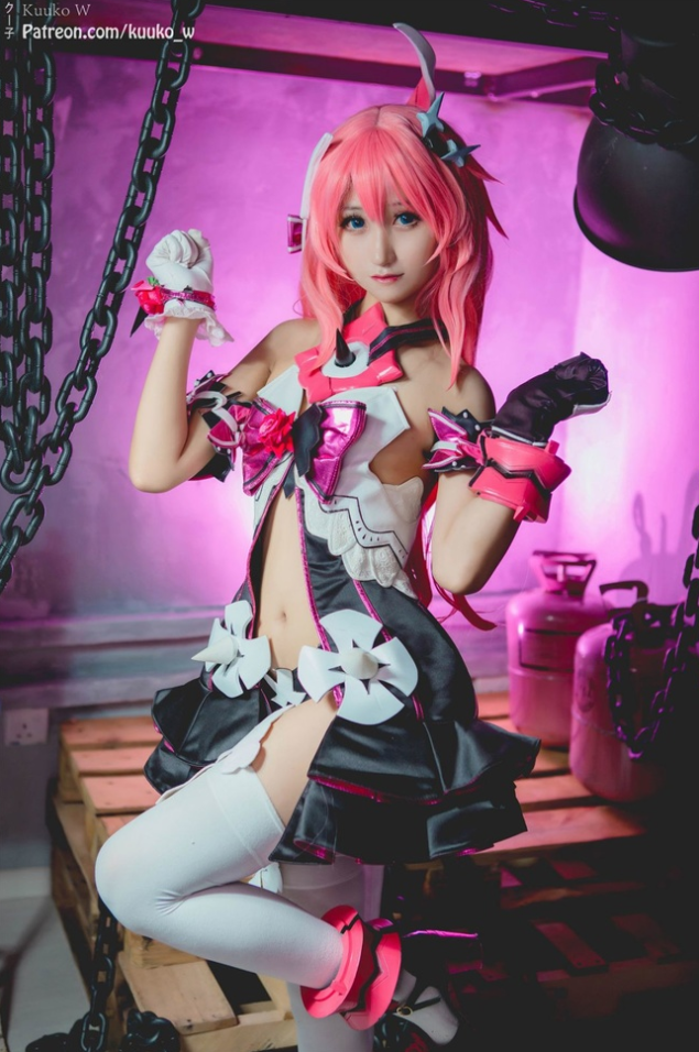 《KuukoW》热门Cosplay写真集,细数人气COS角色扮演瞬间!