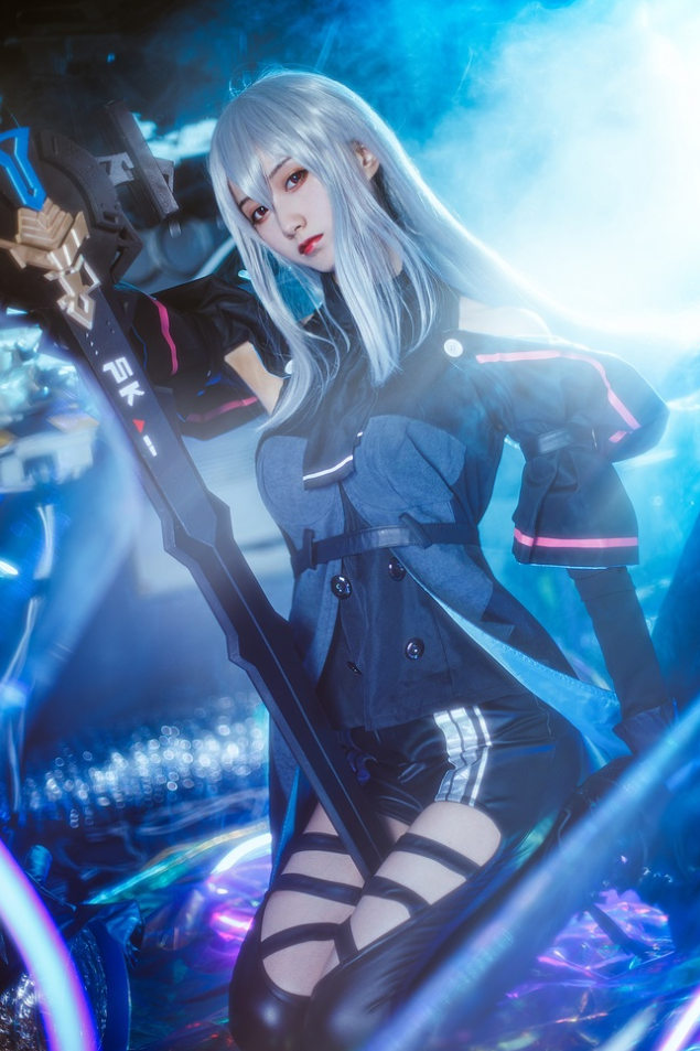 《木绵绵OwO》高人气写真与角色扮演风格,小清新与赛博朋克造型分享!