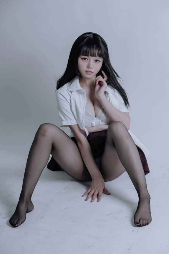 《七月喵子》写真图片合集，男性视角下的成长故事！