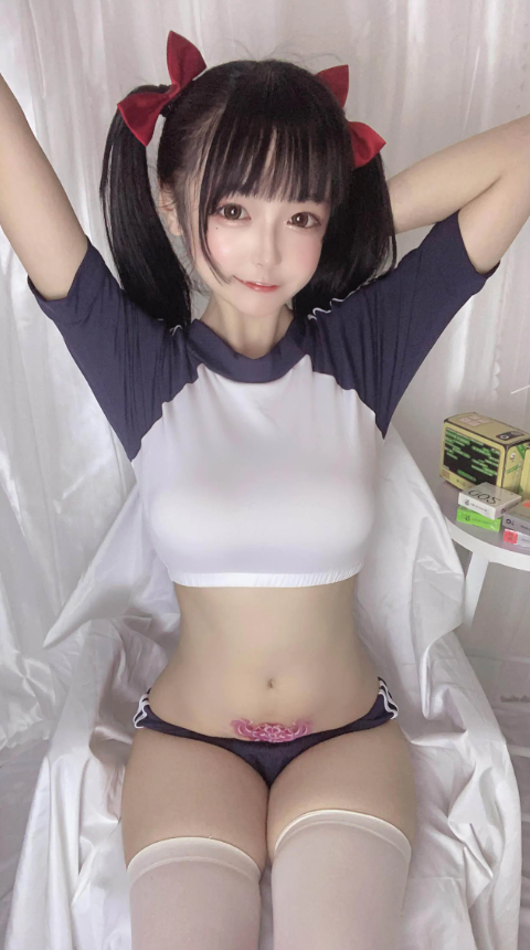 《佳佳好难啊》粉色萌妹与双马尾青春写真合集！