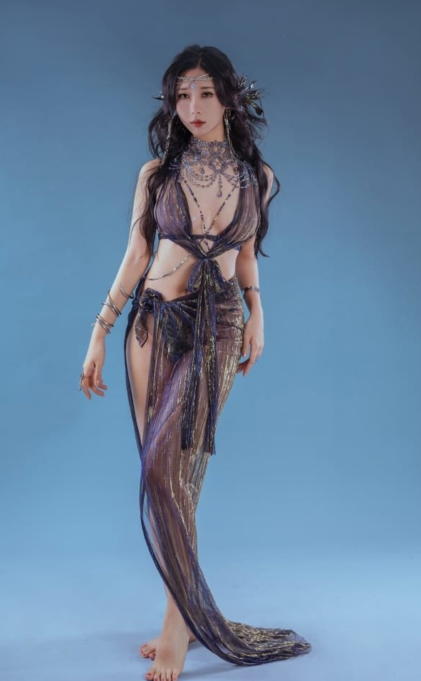 《Genji云溪溪》写真作品全集,人气模特的唯美视觉亮点!