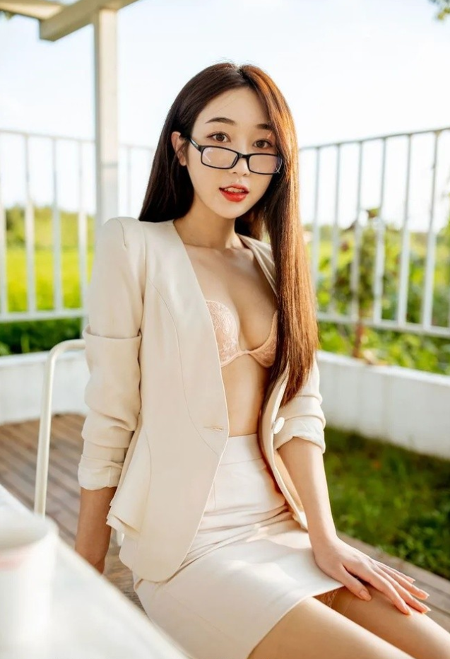 《小九月》写真集精选，都市白领与家居风格作品合集整理！