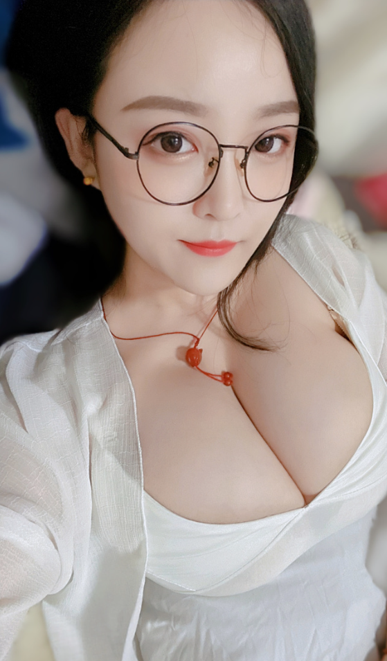 网络红人《电锯甜心小雨》写真作品资源整理!【宅男必藏级】