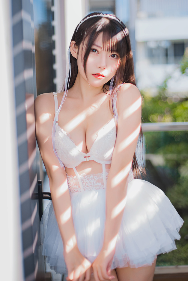 写真图赏,《香草喵露露》通勤风造型与自然光影居家系列合辑!