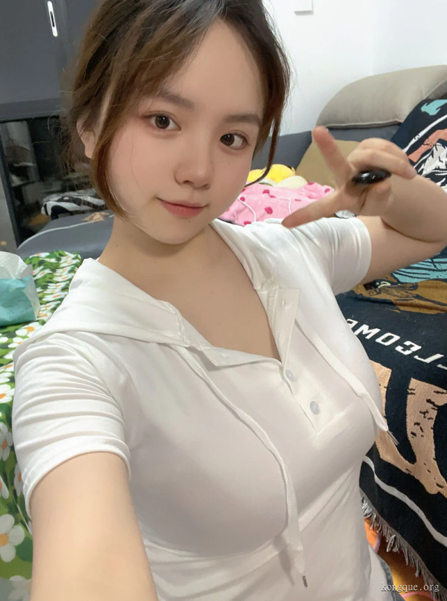 人气博主《葱油饼》最新写真曝光,生活气息满满的美图合集!