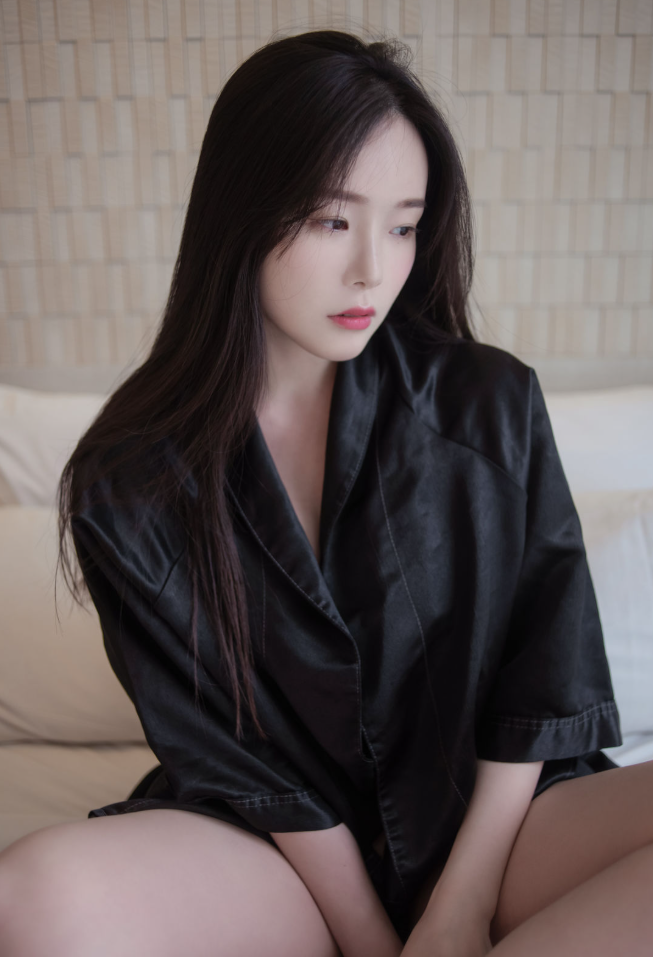 《Pia (피아)》写真图集整理更新，黑丝造型与柔光场景完美结合！