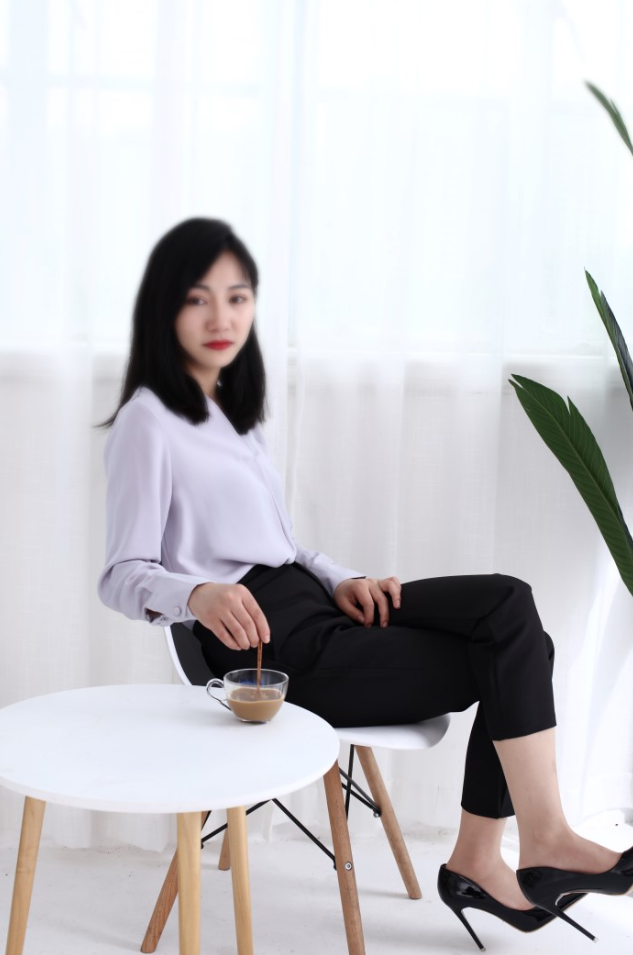 《奈丝 刀刀》写真资源图集,刀刀演绎室内光影下的安静表达!