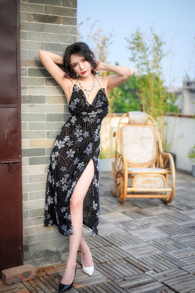 人气模特《秋和柯基》,最新写真图集作品全套下载!