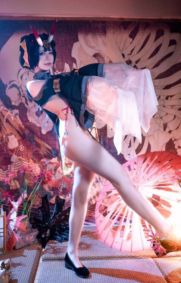 《Quan冉有点饿》高清写真图集整理，细节表现充满戏剧感与结构美！