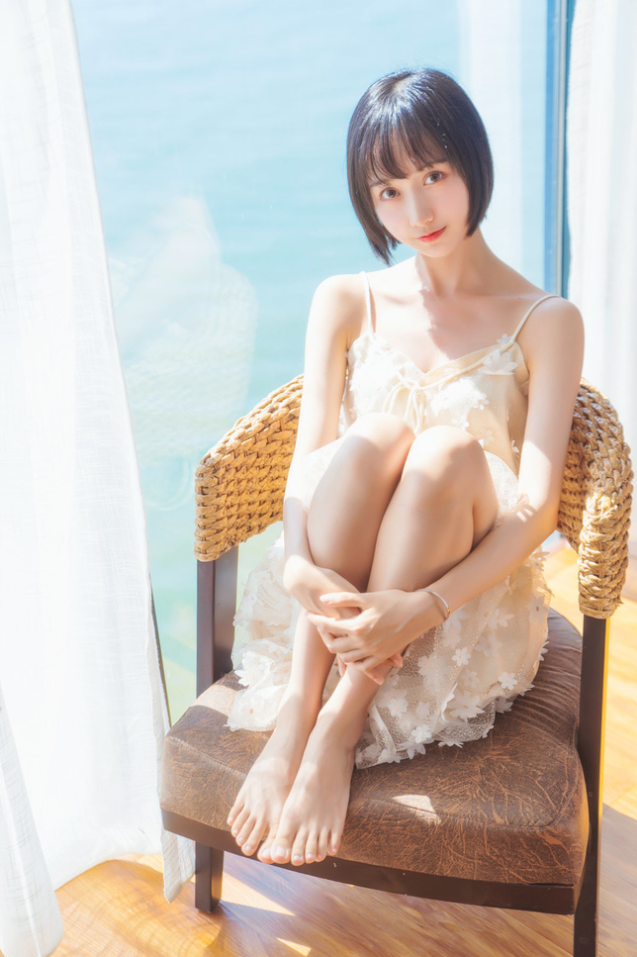 《木绵绵OwO》高人气写真与角色扮演风格,小清新与赛博朋克造型分享!