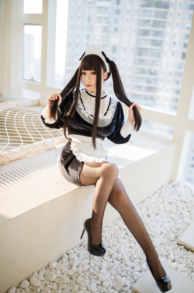 《胡桃猫Kurumineko》写真作品精选,校服造型与节日主题风格整合!