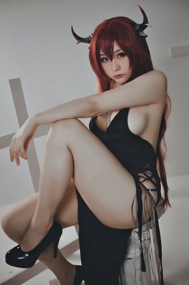 《三刀刀miido》高人气Cosplay写真图片资源下载，宅男必不可少的收藏佳作！