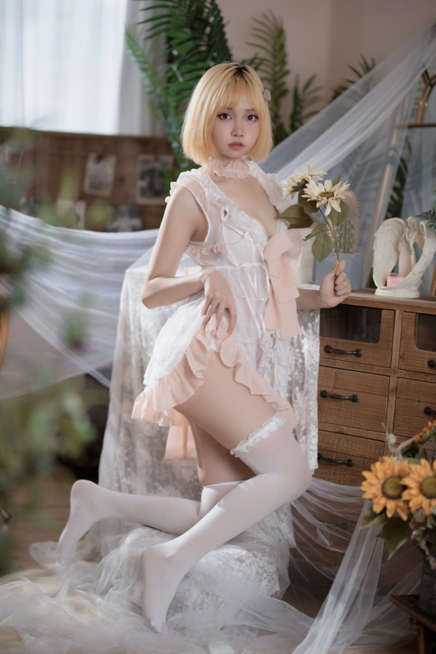 《洛桑w伊梓》精选作品集,多元风格呈现视觉魅力!