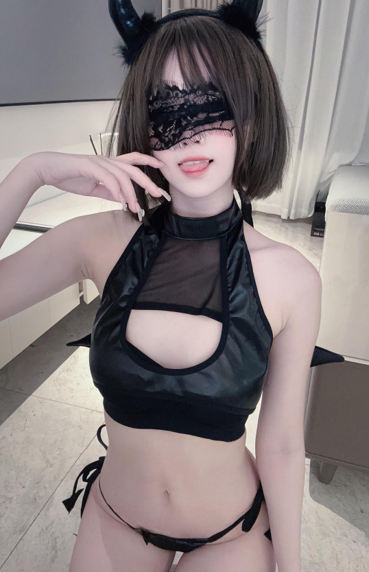 《小耳酱 微密圈》写真作品精选，创意角色扮演与生活主题合集！