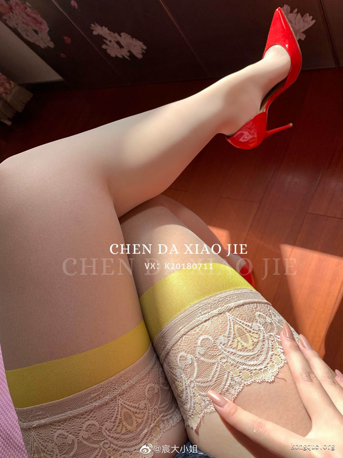 宸大小姐高人气写真图集，私密自拍资源一站式打包下载！