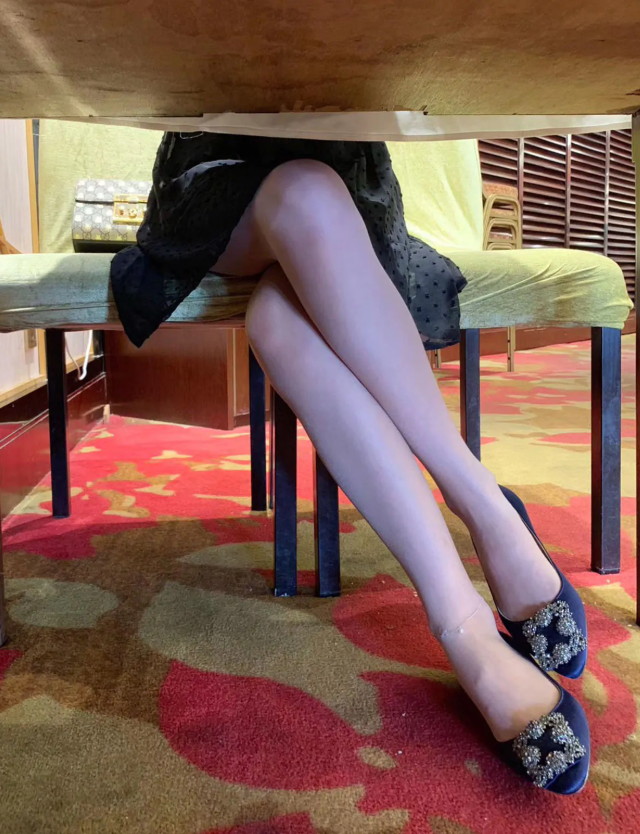 《ELaine小仙女》最新写真全套图集，精致生活与时尚搭配氛围感拉满！