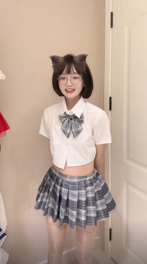 《王胜利 微密圈》写真合集，元气少女、日常自拍与角色扮演风格图集推荐