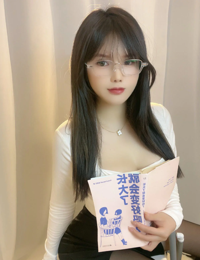 《是可馨耶》微密圈写真图集目录,时尚泳装与简约日常穿搭全系列整理!