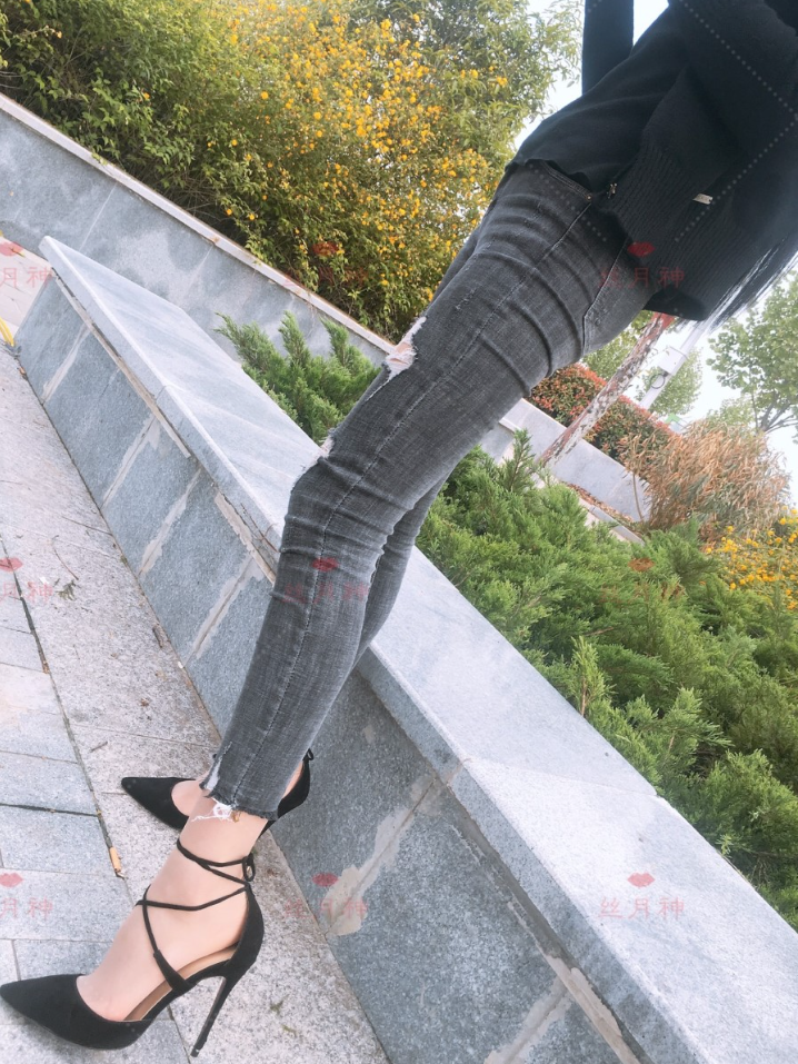 《丝月神》时尚搭配与生活美学全系列,牛仔裤高跟鞋到家居礼服穿搭!