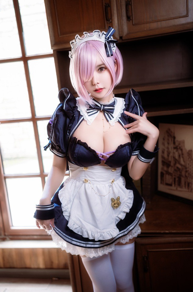 《亚马逊鲶鱼》写真套图大合集热门coser女神演绎职场，粉丝必看收藏指南！