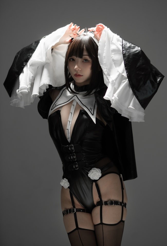 解锁花玲写真魅力：异色瞳萌妹的多面造型赏，宅男必藏图集合集！