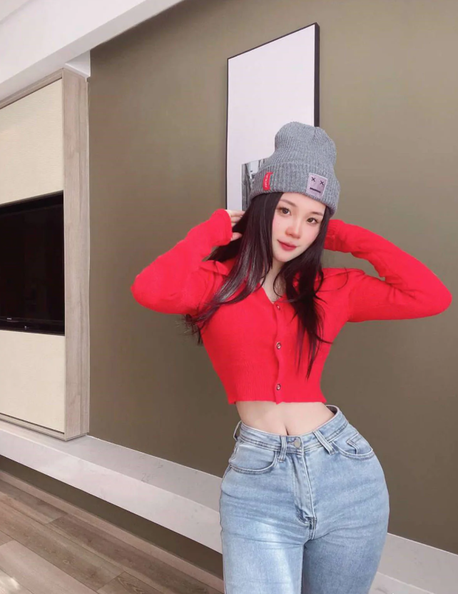 《禅雨儿Lynne》微密圈写真合集,展示自信、松弛与个性的生活方式!