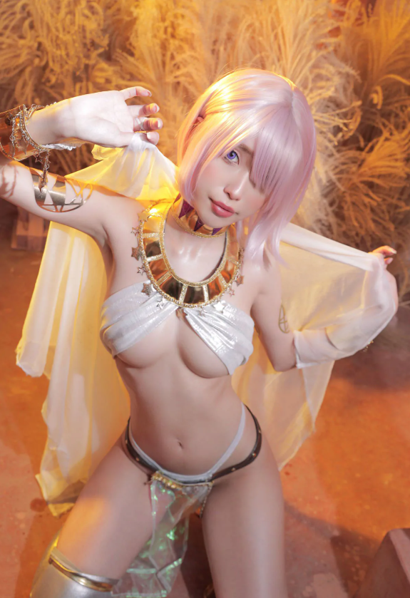 《eliza喵喵》写真图片合集,时尚潮流与精致角色扮演并存的多元魅力!