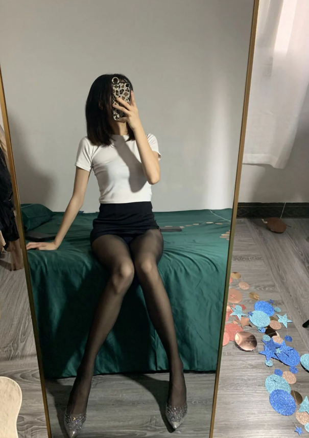 《桃脱了》个人写真作品大集合,多场景拍摄呈现现代女性真实生活与自信气质!