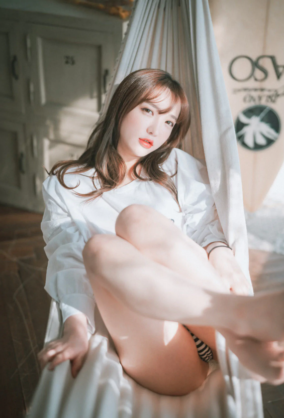 《MyuA – [DJAWA] 》高人气写真精选，自然光生活、健康运动风与梦幻动漫角色多主题美图！