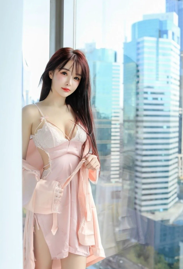 《南初妹妹》高清写真图片合集,都市时尚与温柔气质兼具的女神范全新展现!