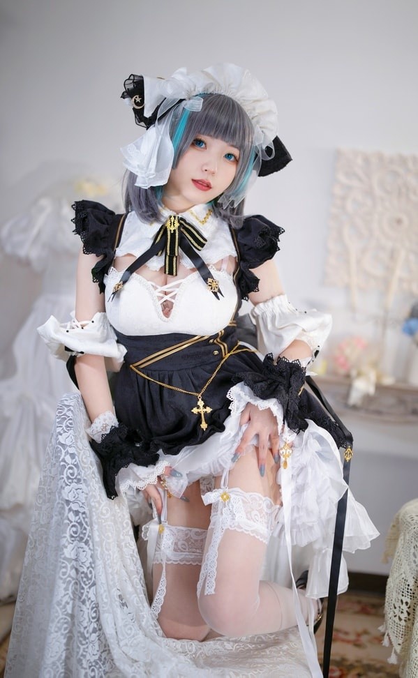 解锁花玲写真魅力：异色瞳萌妹的多面造型赏，宅男必藏图集合集！