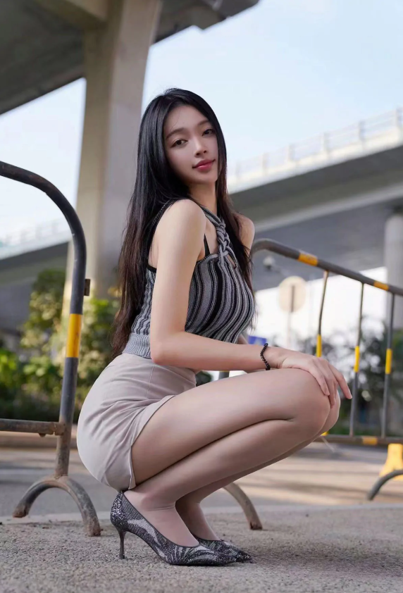 《徐珺大哥》微密圈真图集精选，都市风与自然美学结合的高质量写真资源！