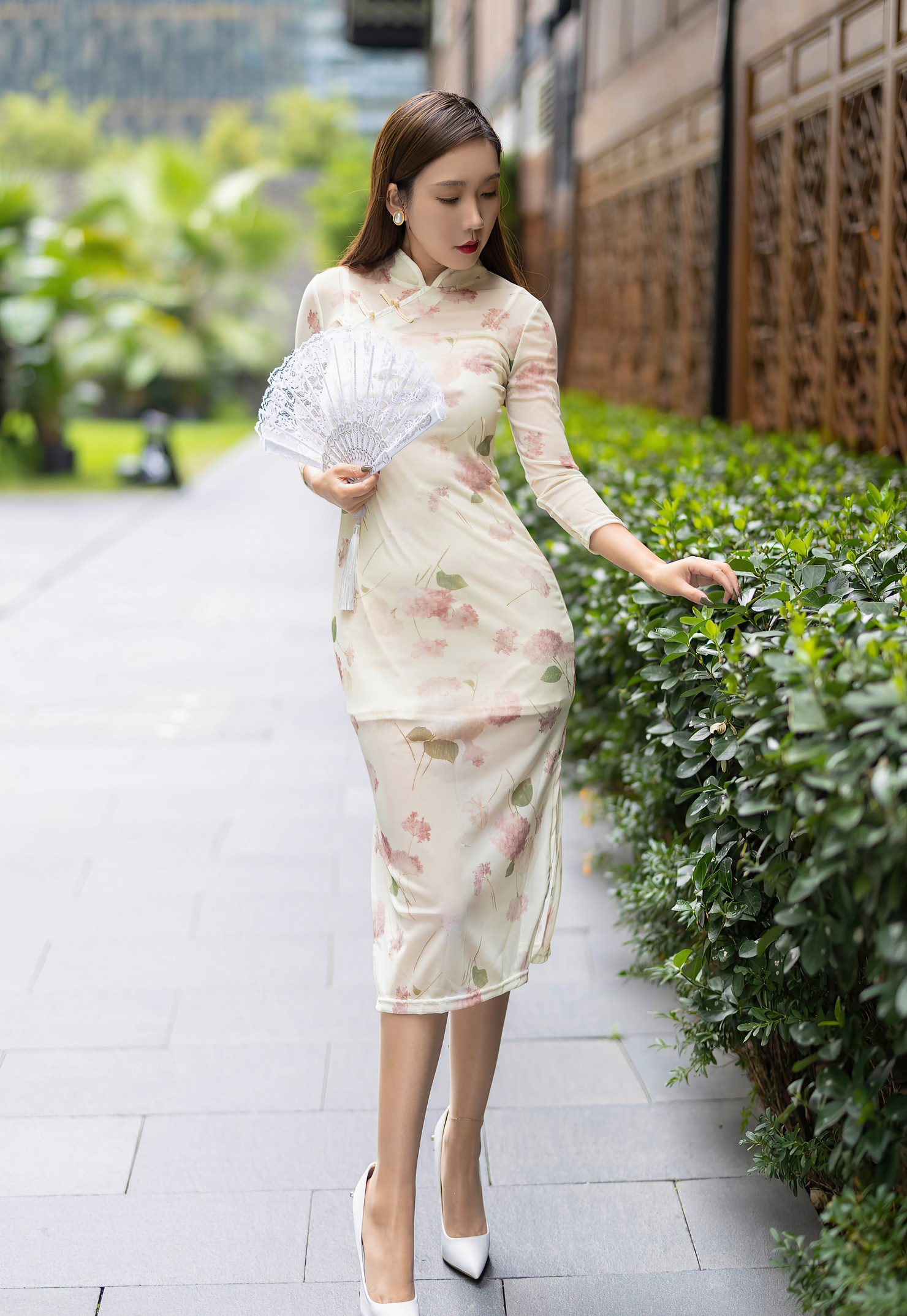 粉丝最爱艾静香写真精选，白衬衫丝袜风格打造人气模特女神形象！