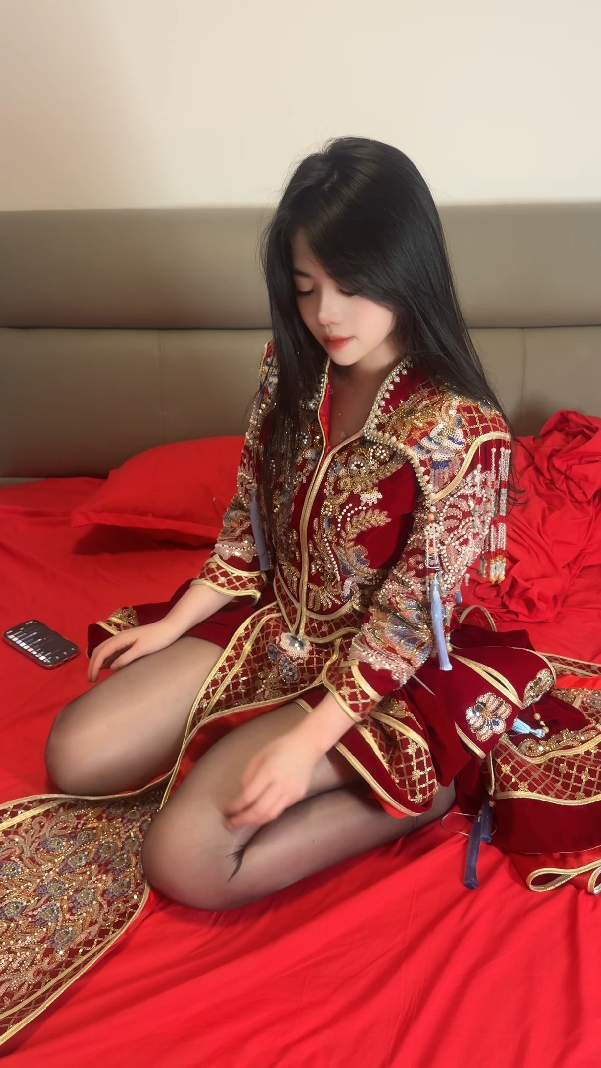 申辣辣以反差御姐风格走红，穿搭舞蹈都在线