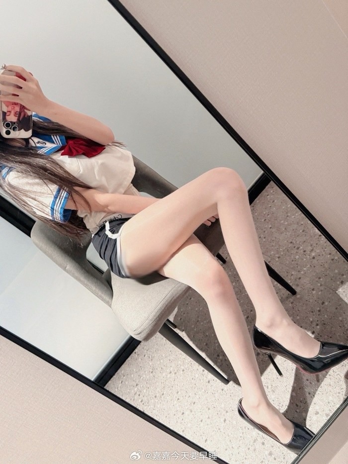 【嘉嘉今天要早睡】她早就不只是风格标签这么简单